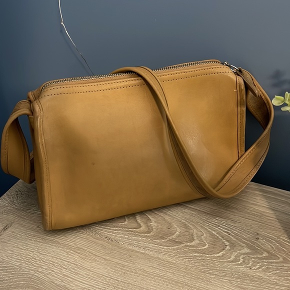 Coach Vintage Camel Legacy Shoulder Bag - Picture 2 of 12